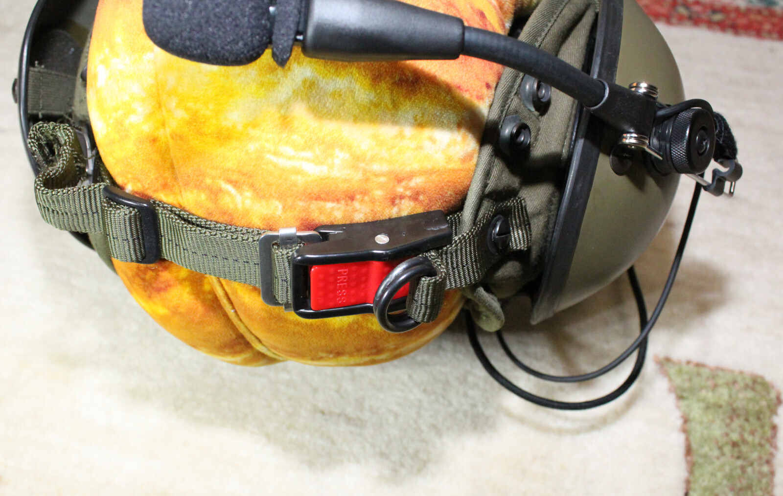 ヘリ用ヘルメット購入: ヘリコプターを飛ばす